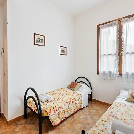Cozy Tuscan Getaway Le Vedute